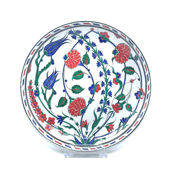 Iznik plate decorated with tulips