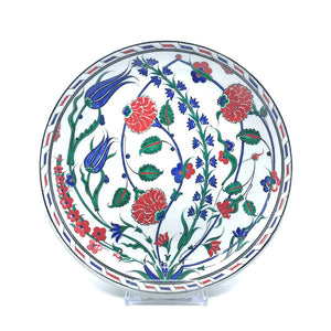 Iznik plate decorated with tulips